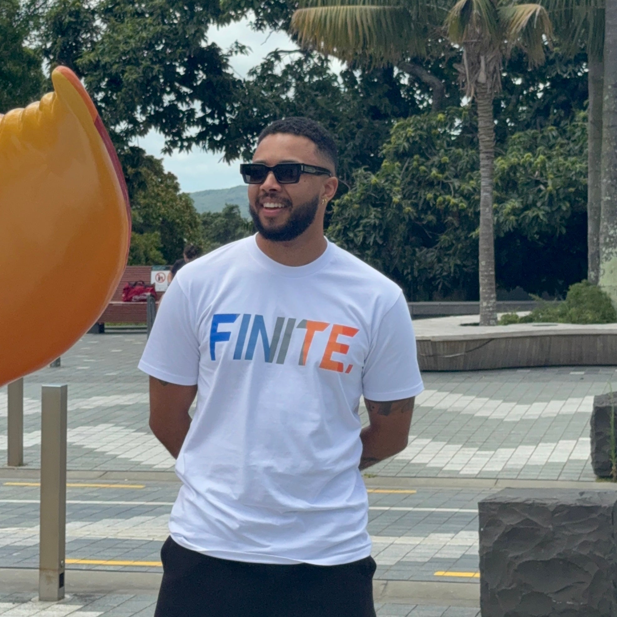 FINITE SIGNATURE WHITE TEE